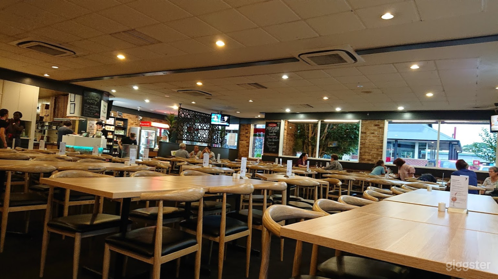 Indoor - Traditional Italian Restaurant Photo 3