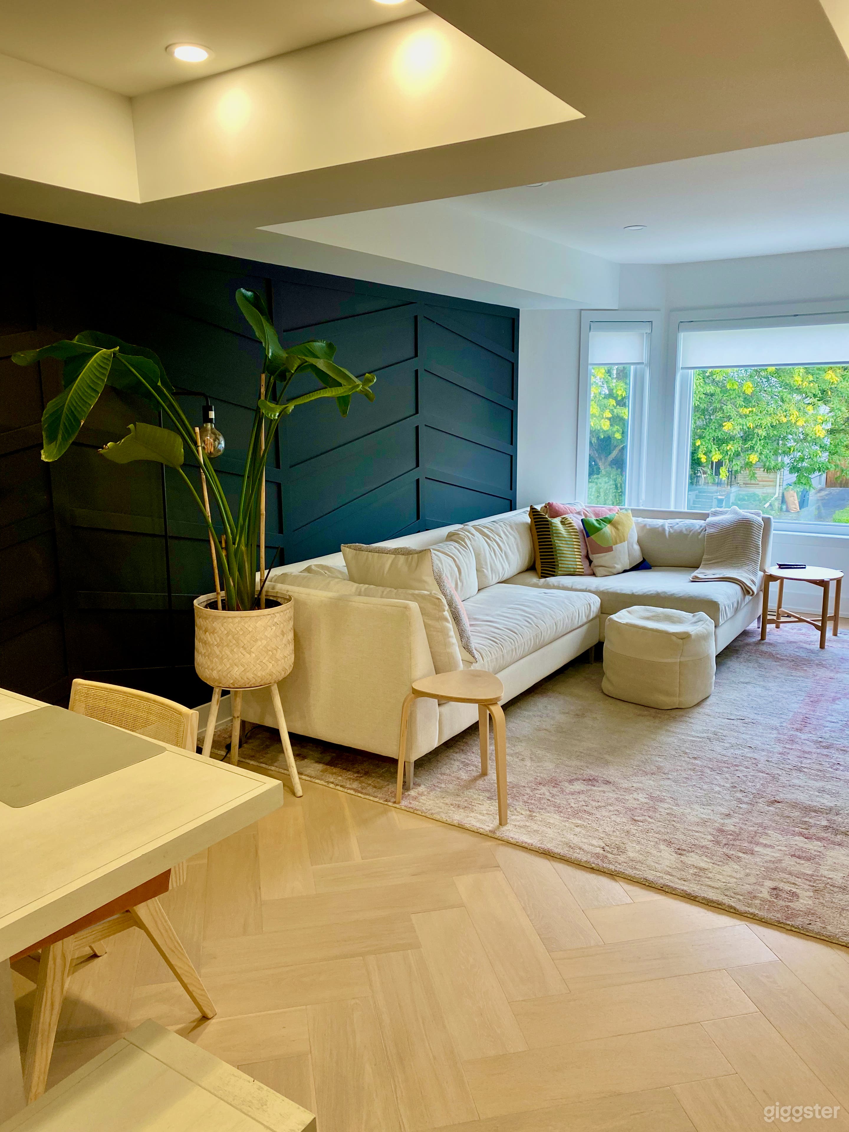 West End Modern and Spacious Home Photo 3