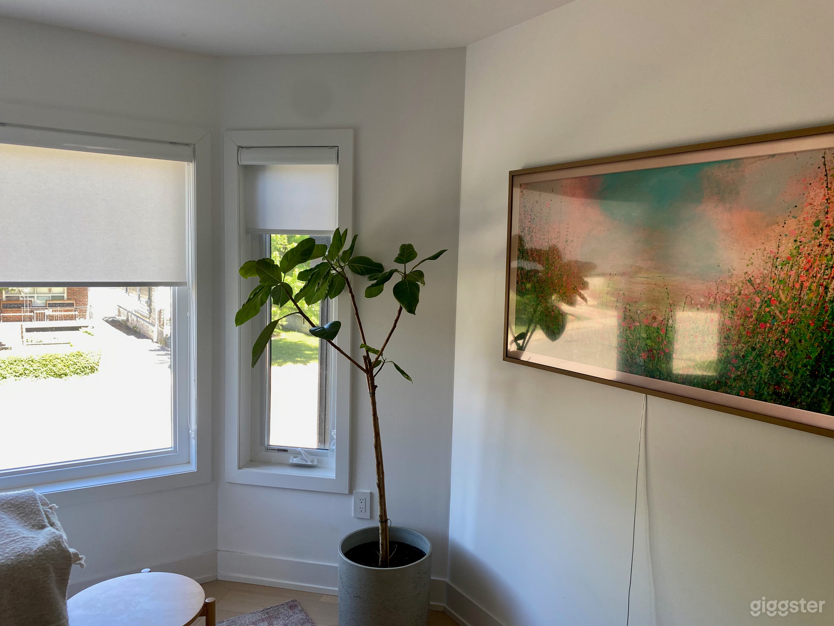 West End Modern and Spacious Home Photo 2