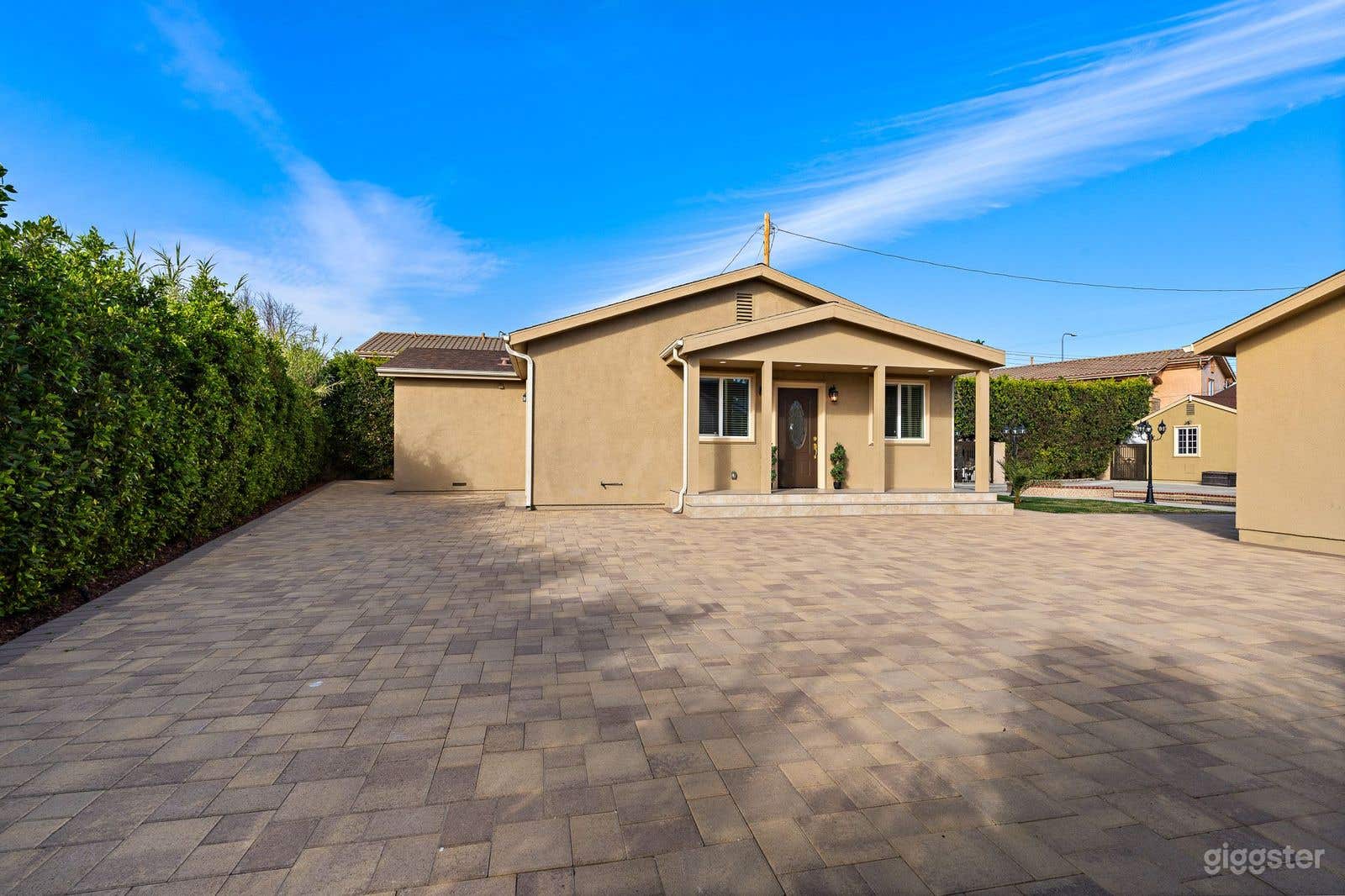 Unfurnished Private Gated Property with large bakyard Photo 1