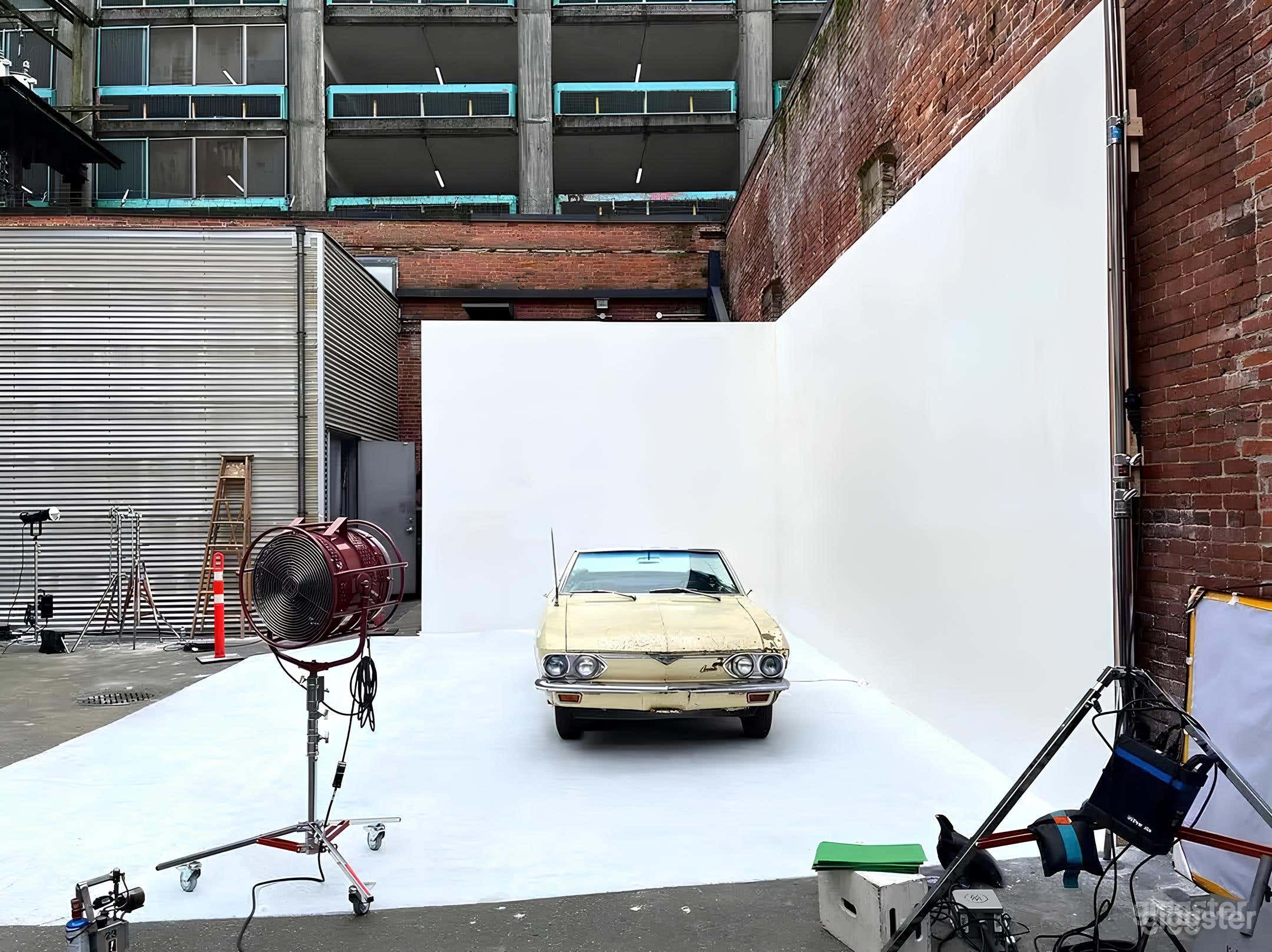 Oldest Brick Building | Studio Courtyard Photo 1