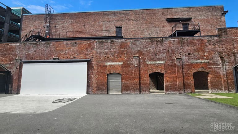  Oldest Brick Building | Studio Courtyard 
