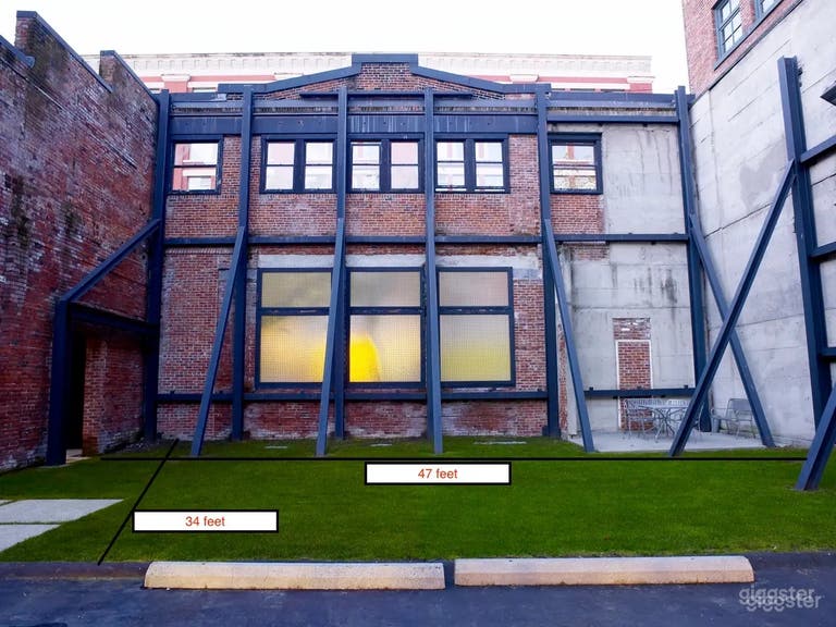  Oldest Brick Building | Studio Courtyard 