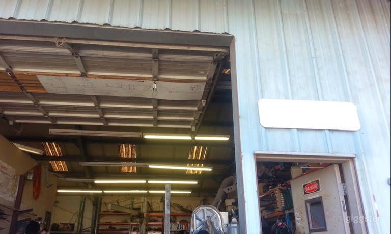  Spacious Metal Working Facility For Film And Production In Seattle 