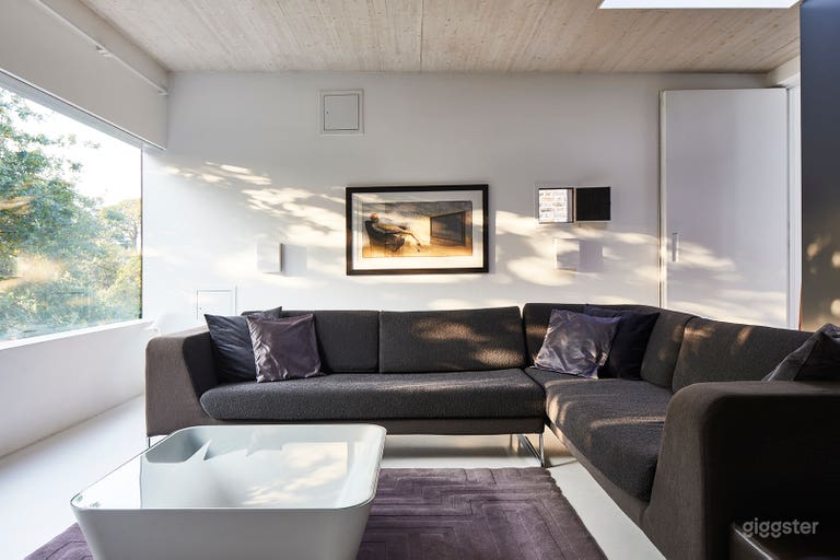  Top Floor Living Room facing North 