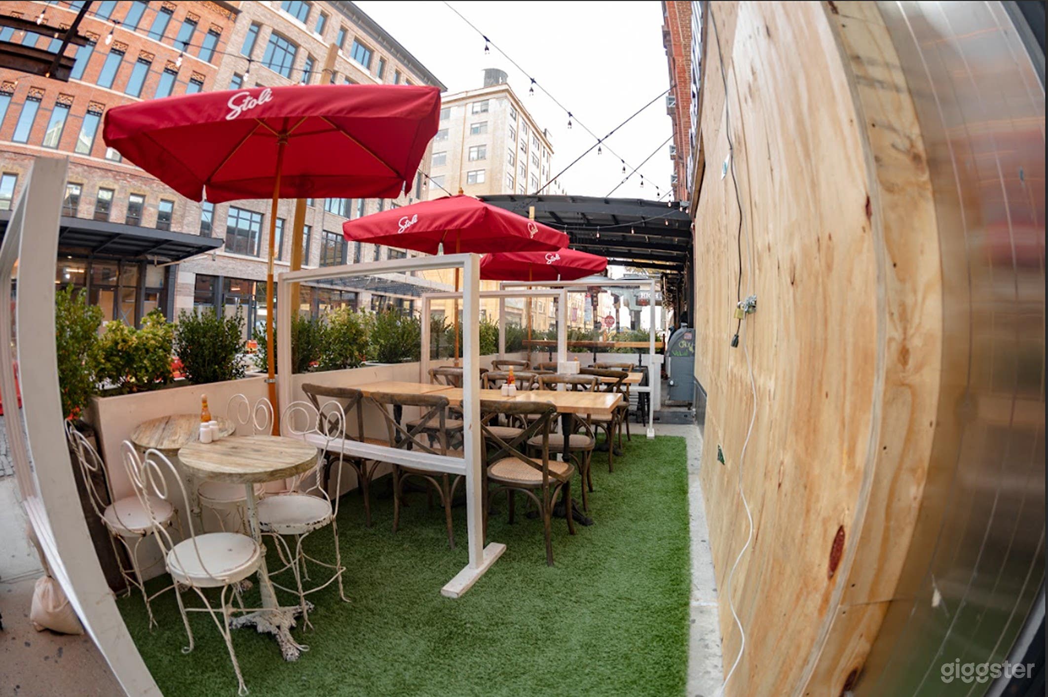 Outdoor Patio – Open-Air Space for Up to 40 Guests Photo 1