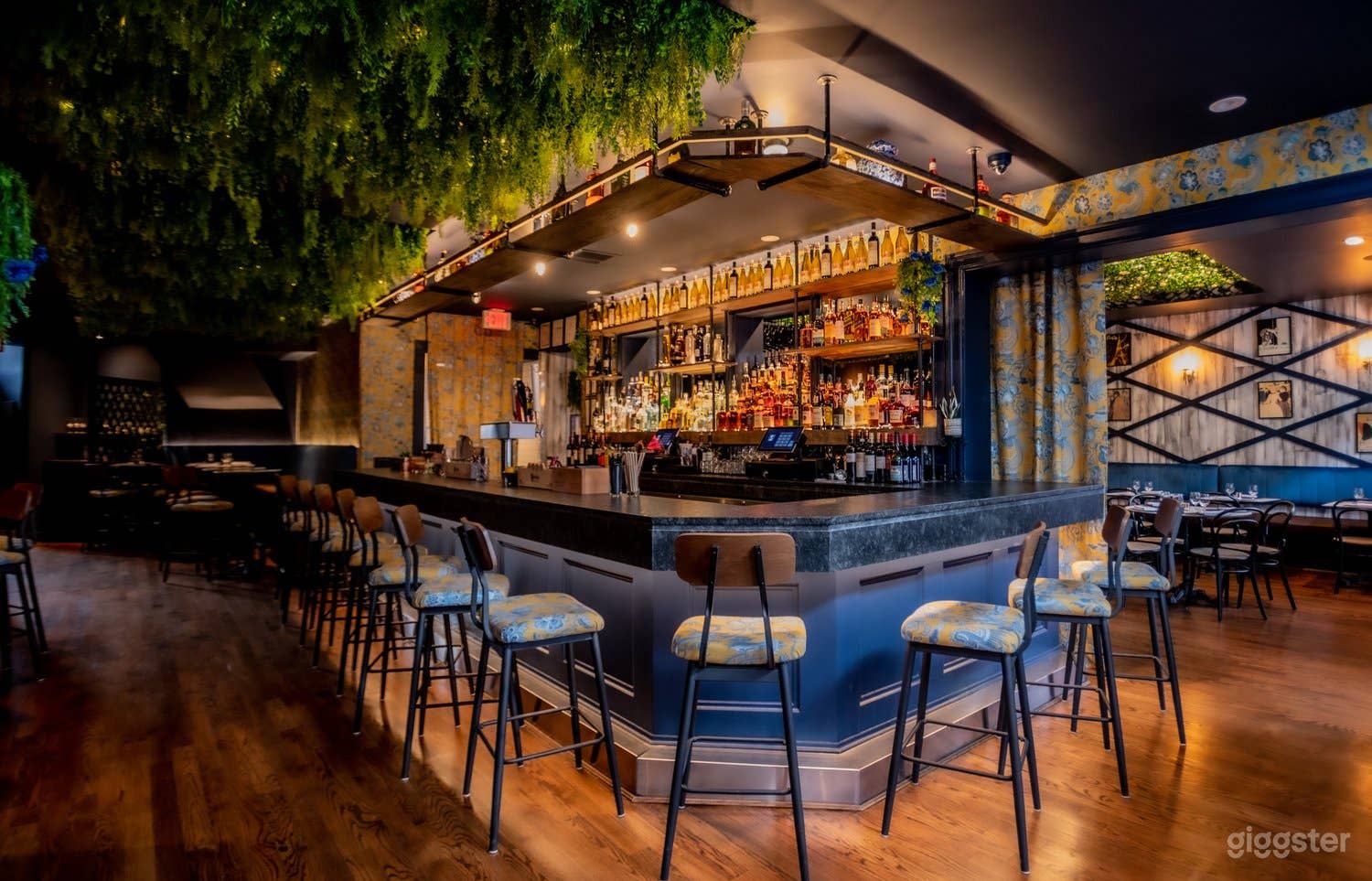 Fascinating First Floor Bar Photo 4