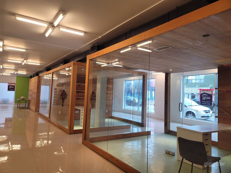  DUNDAS WEST STUDIO DAY TIME 