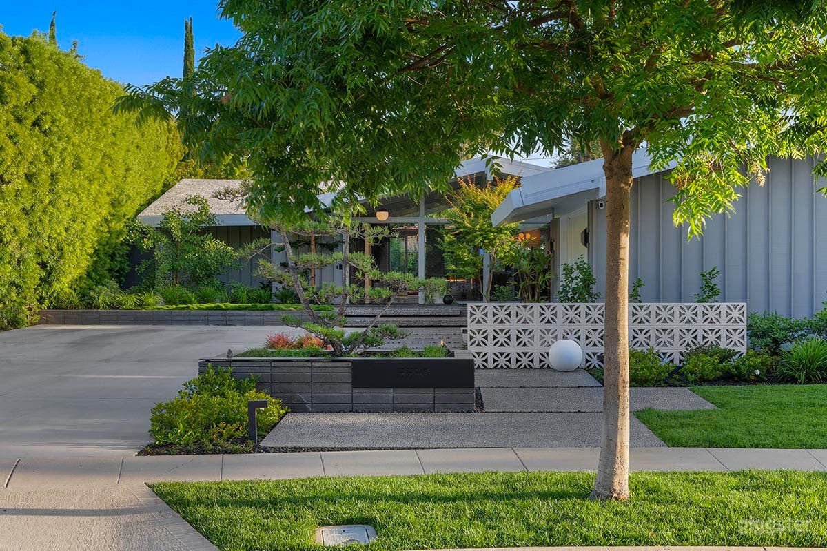 Midcentury Modern Pool Home Photo 3