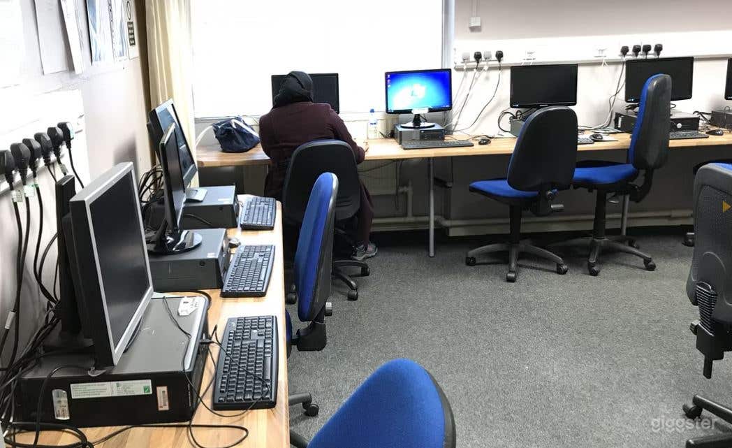 Downstairs Hall 2 for Meetings in Manchester Photo 2