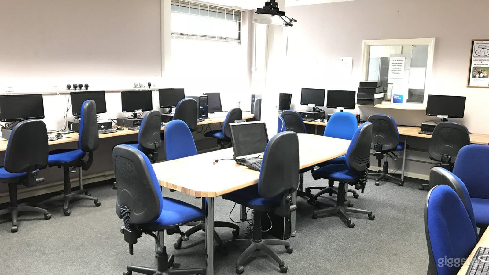 Downstairs Hall 2 for Meetings in Manchester Photo 4