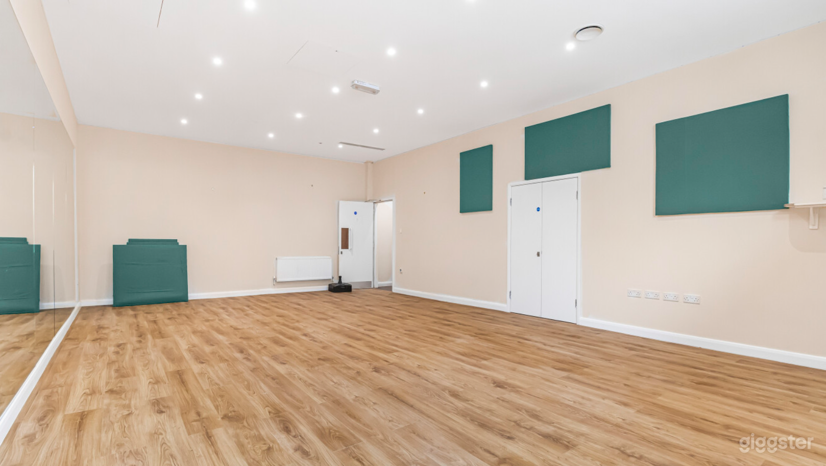 Versatile Soundproof Pilates/Dance Studio- NW London Photo 1