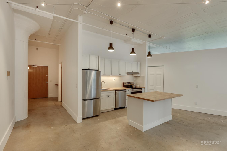  Industrial Corner Loft - Portland Pearl District 