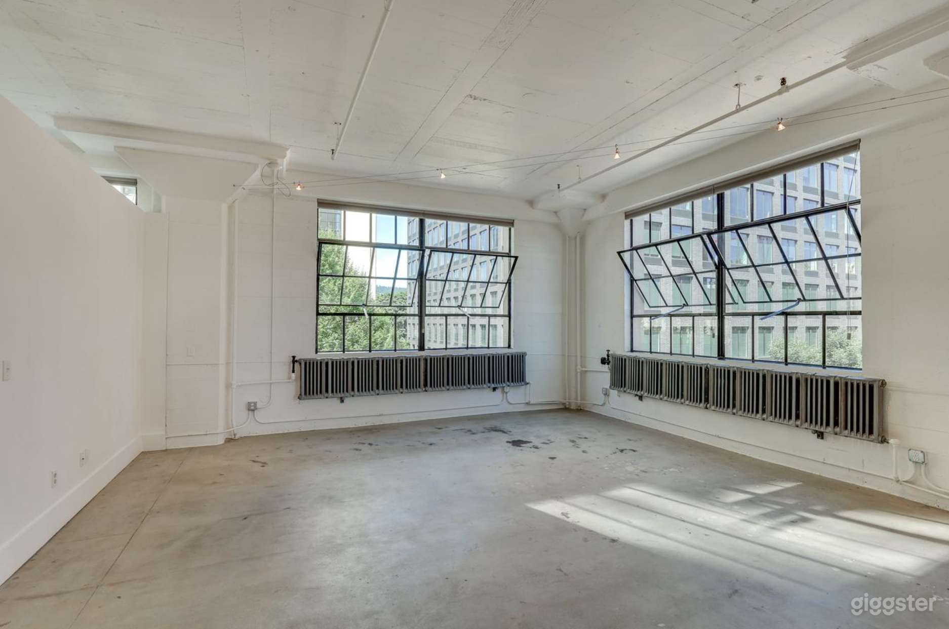 Industrial Corner Loft - Portland Pearl District Photo 4