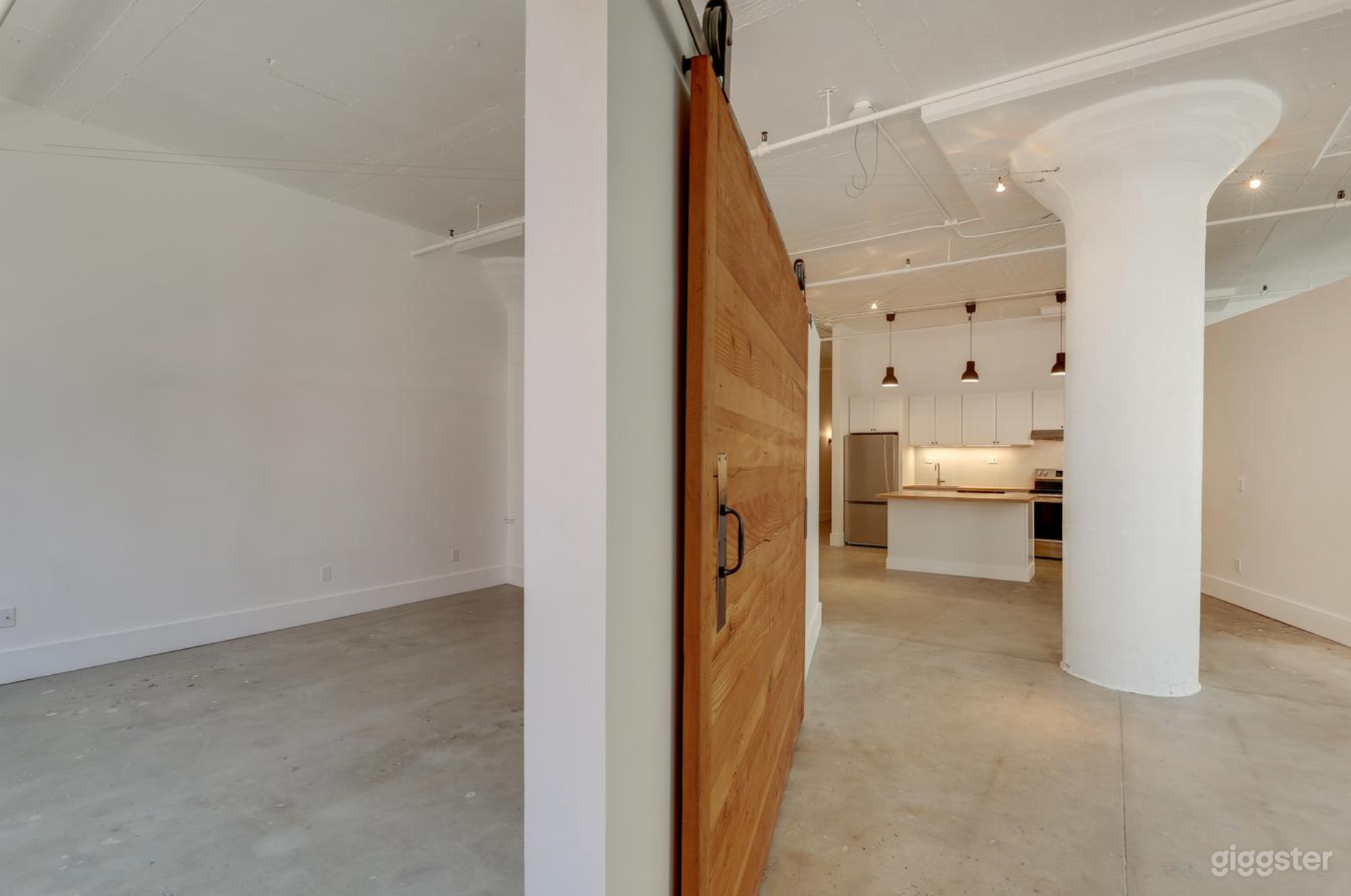 Industrial Corner Loft - Portland Pearl District Photo 2