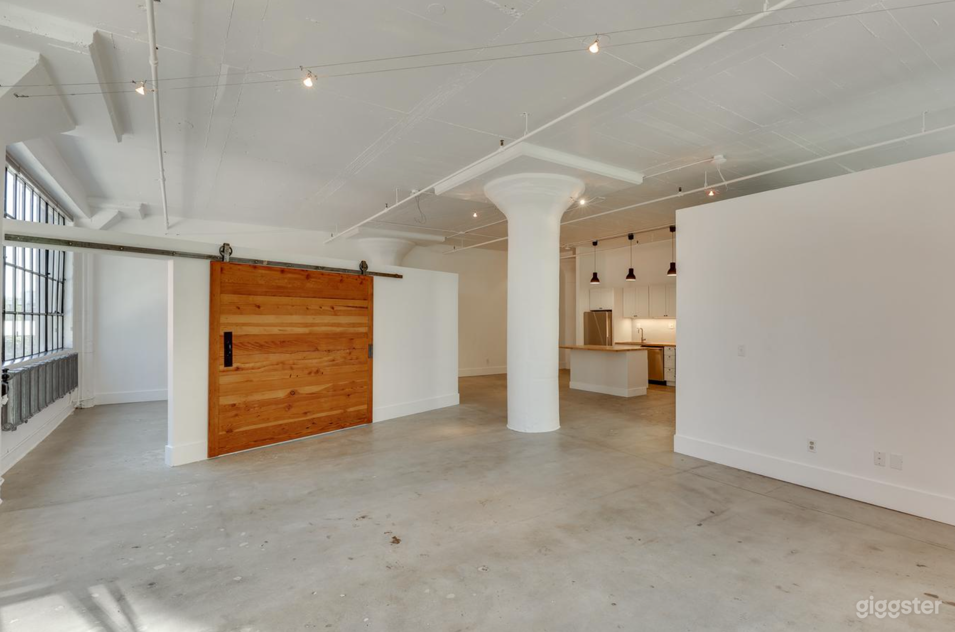 Industrial Corner Loft - Portland Pearl District Photo 1