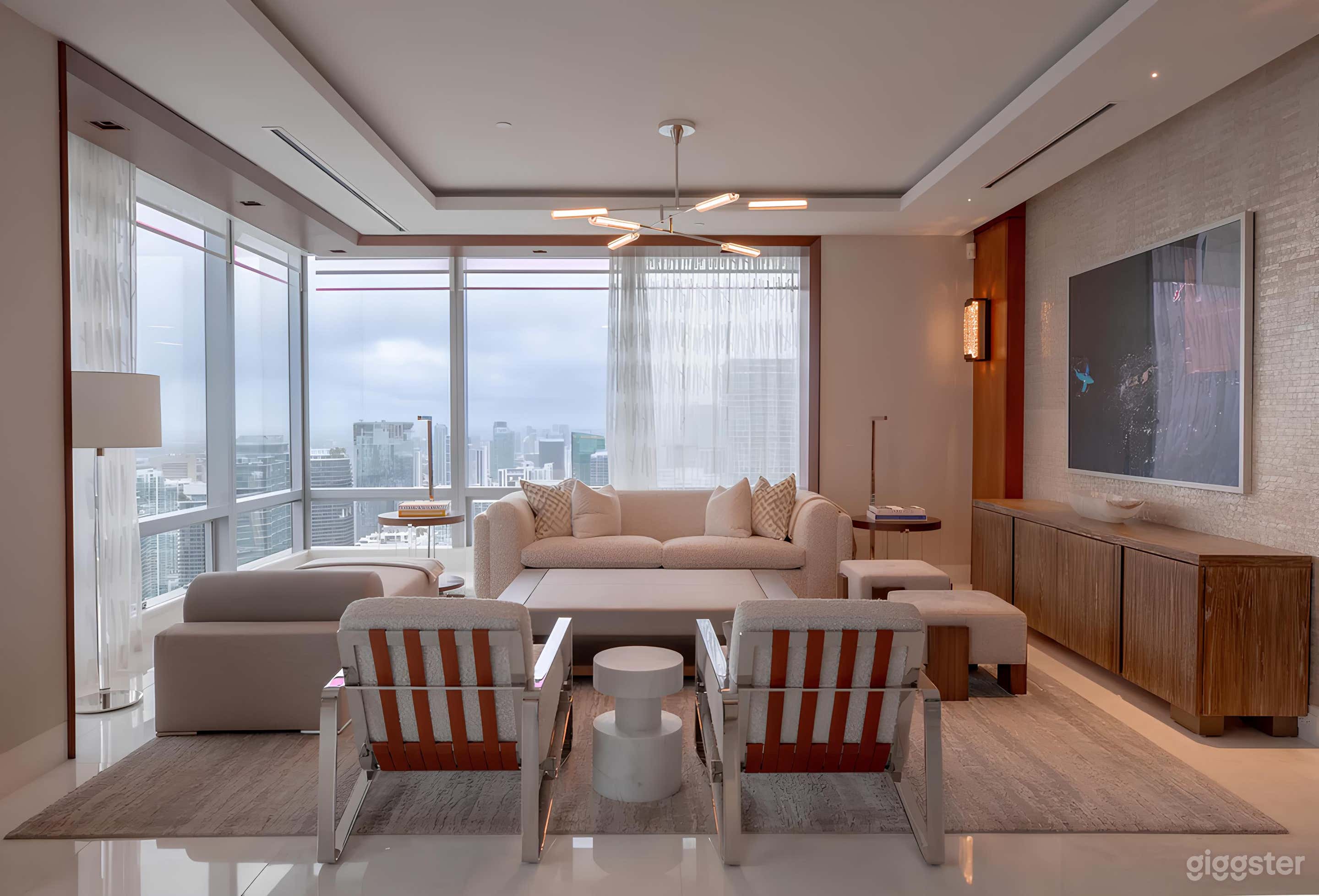 70th Floor Penthouse with Panoramic Views Photo 1