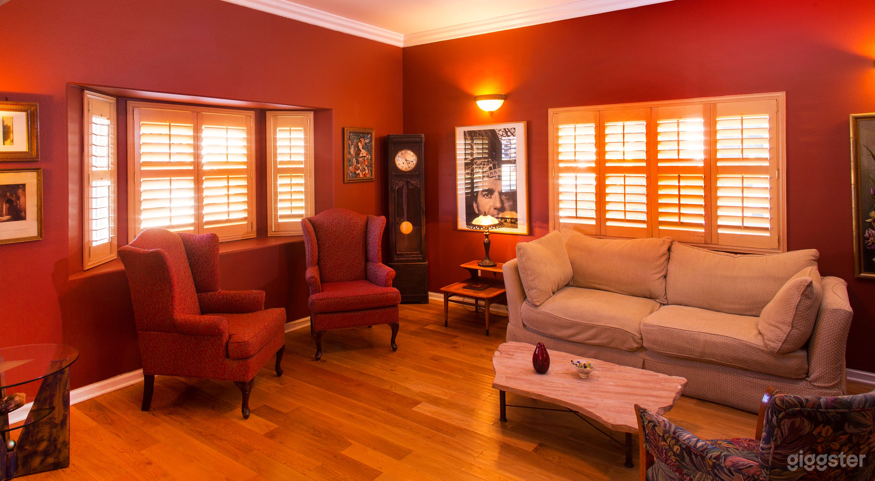 Roomy Contemporary South LA House Photo 2