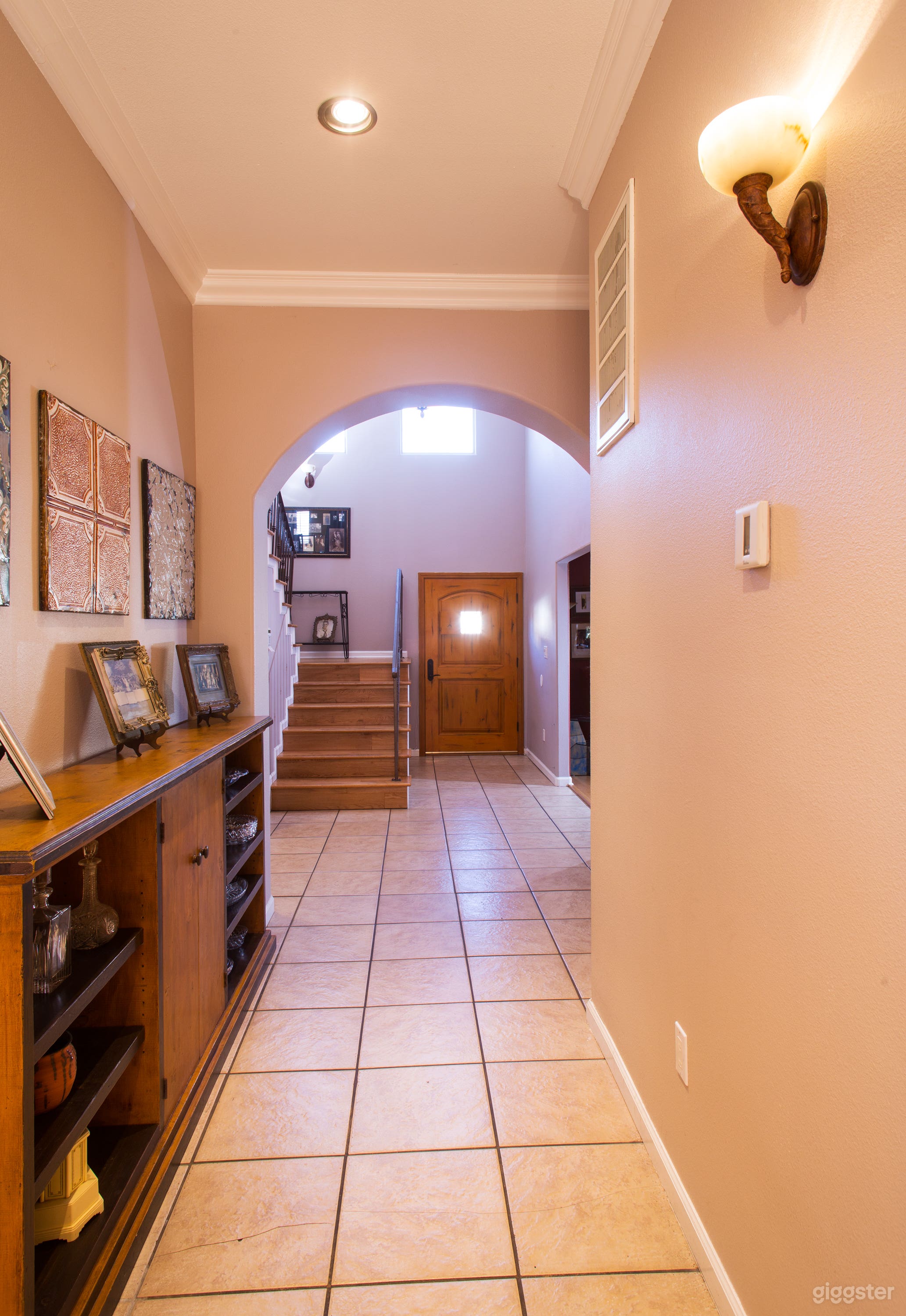 Roomy Contemporary South LA House Photo 1