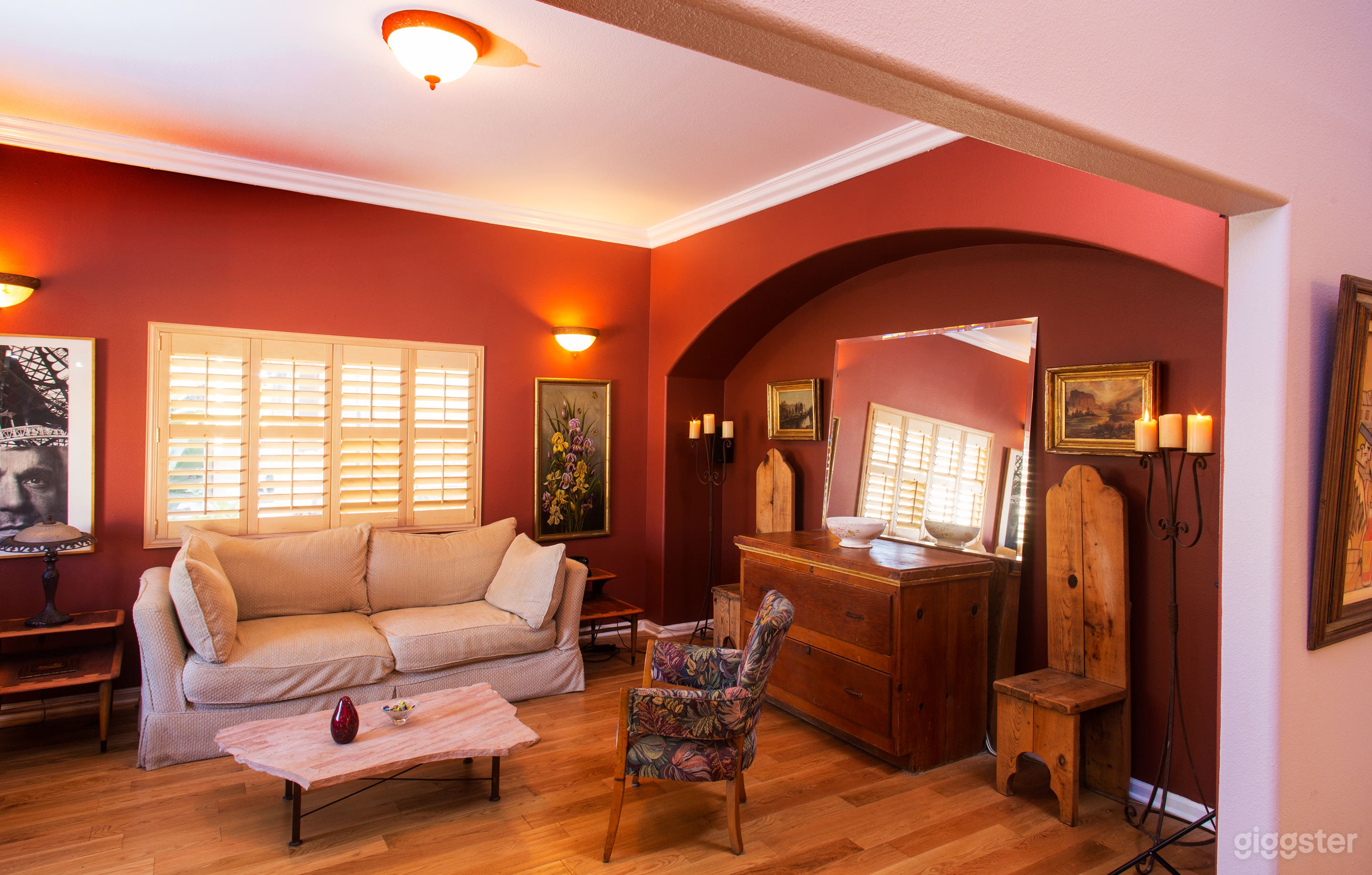 Roomy Contemporary South LA House Photo 3