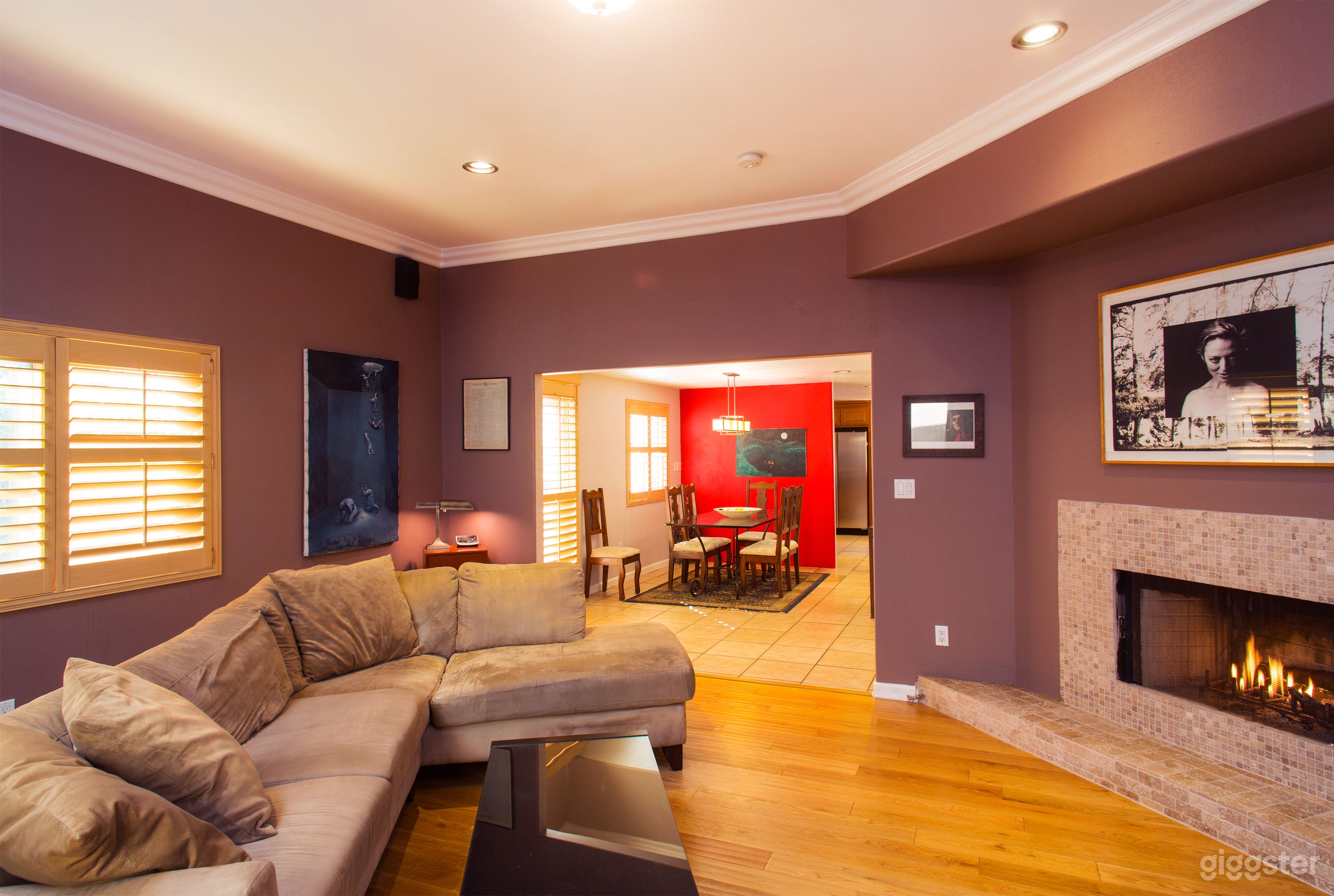 Roomy Contemporary South LA House Photo 4