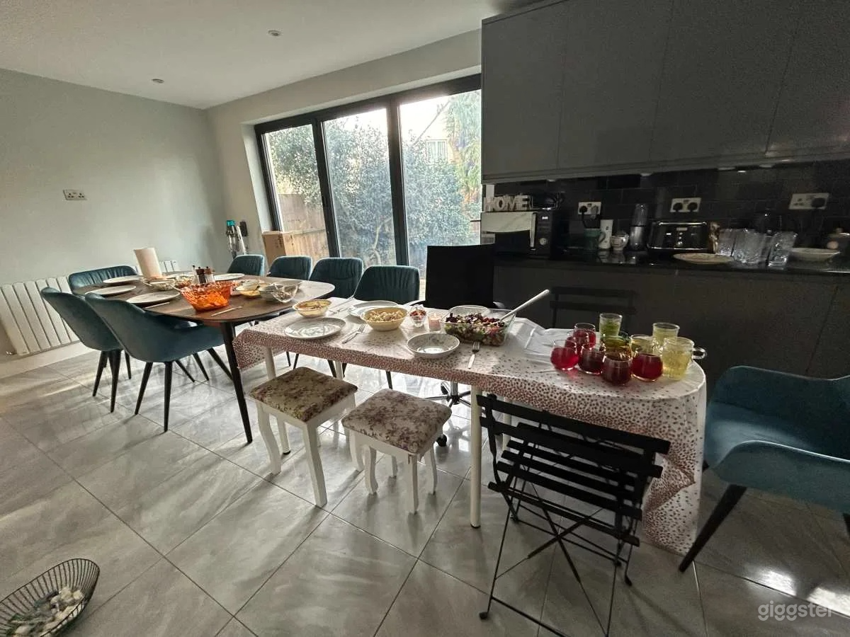 Modern Living and Dining Space with Large Garden Photo 3