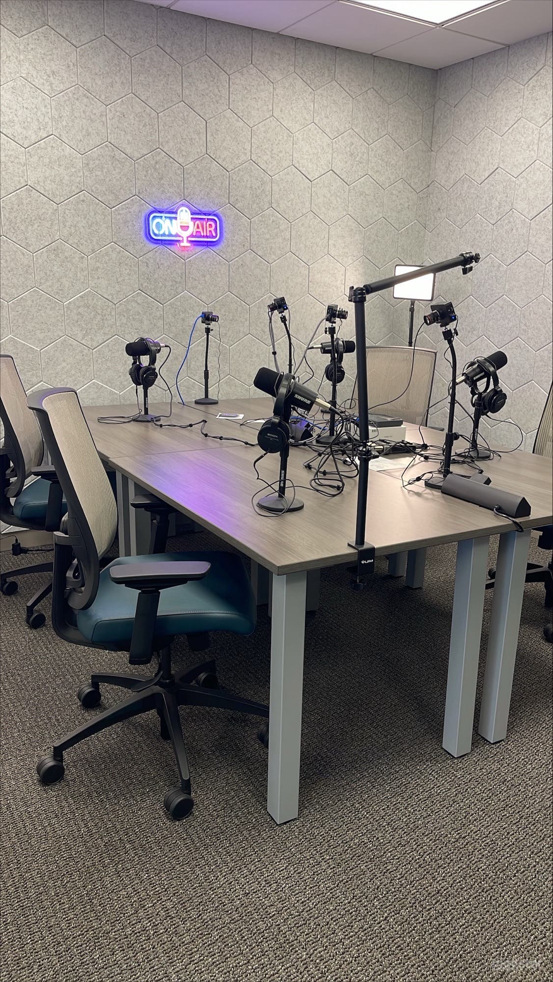 Distinctive Workspace for Meetings Photo 2