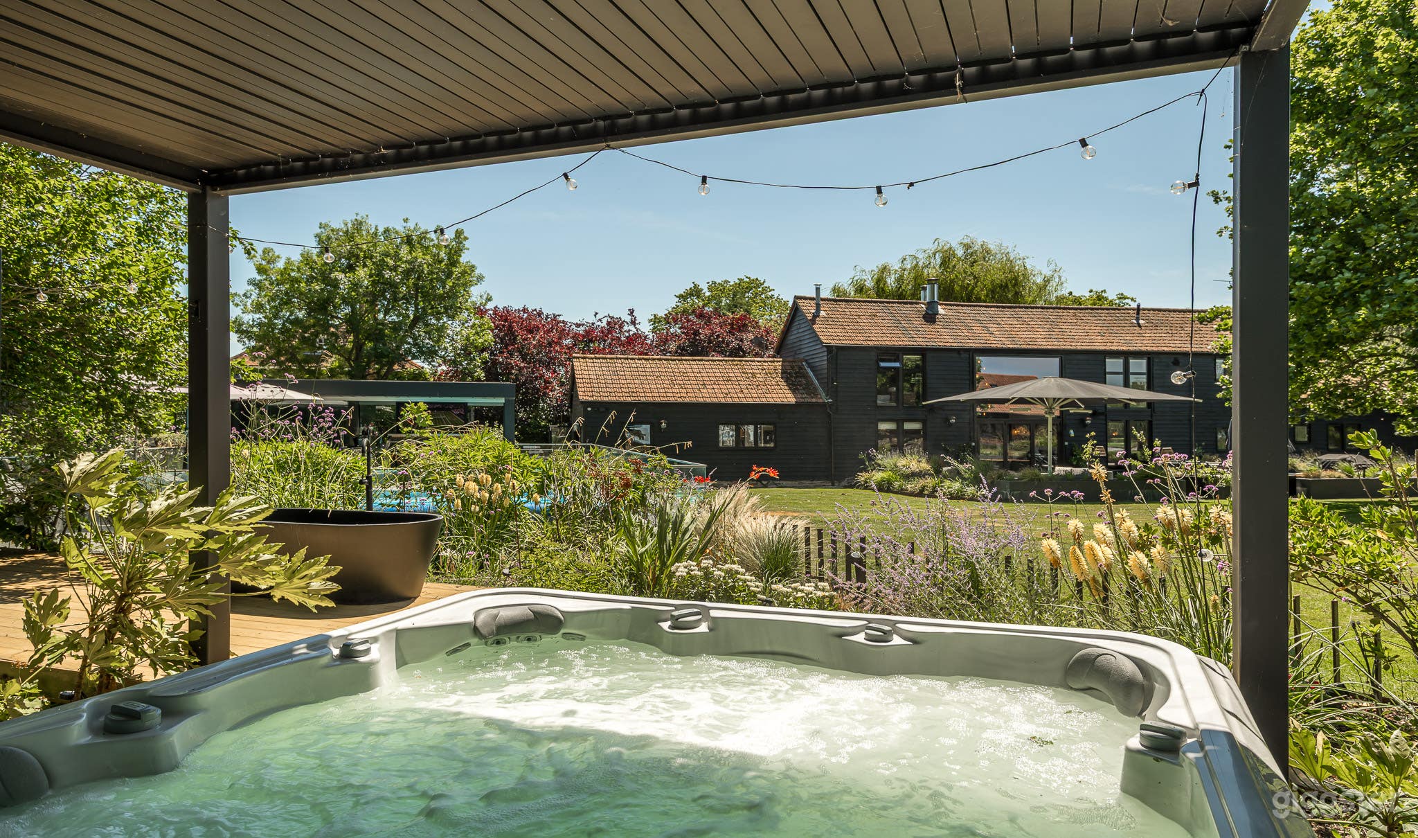 Stunning Black Barn Conversion With Extensive Grounds Photo 3