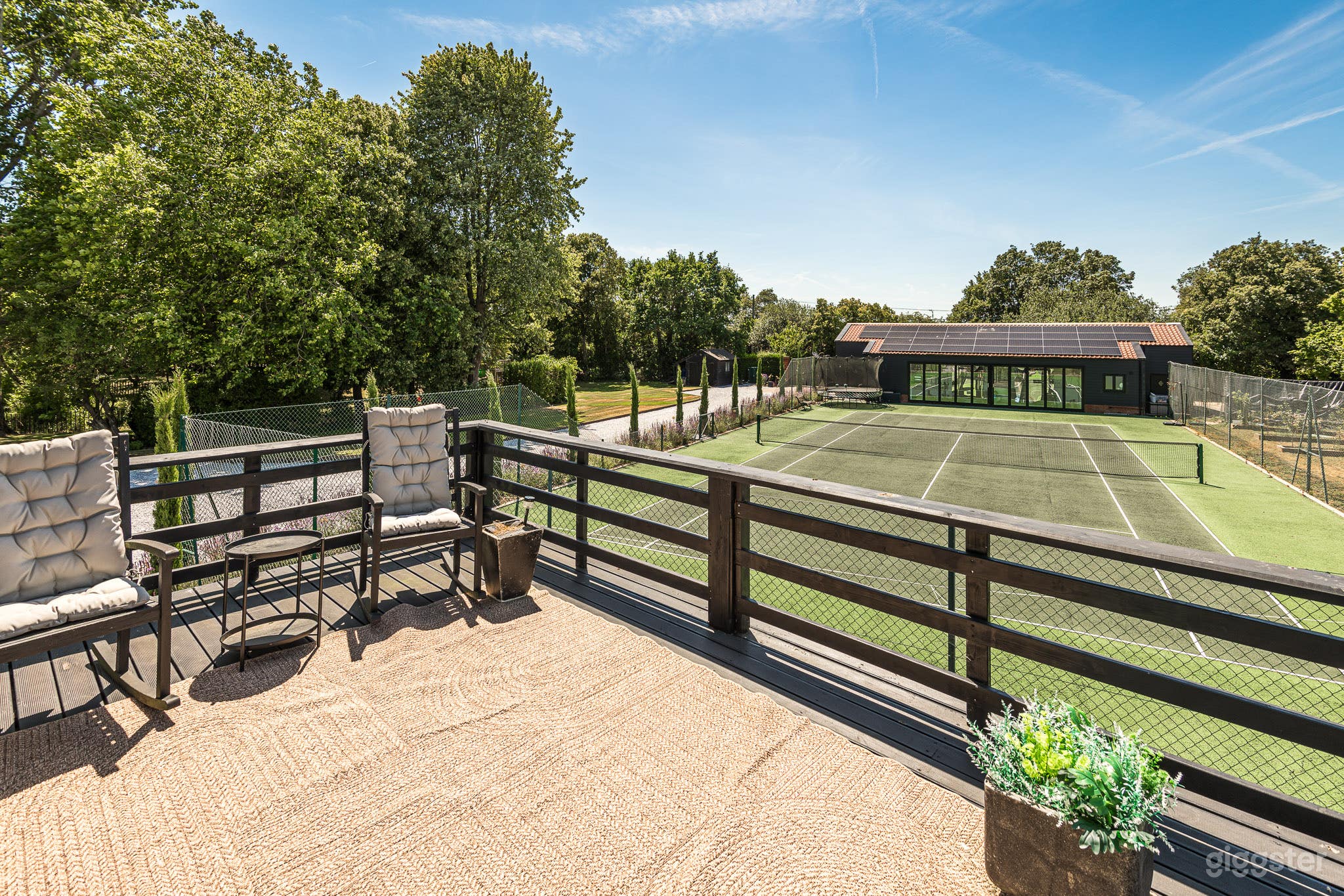Stunning Black Barn Conversion With Extensive Grounds Photo 2
