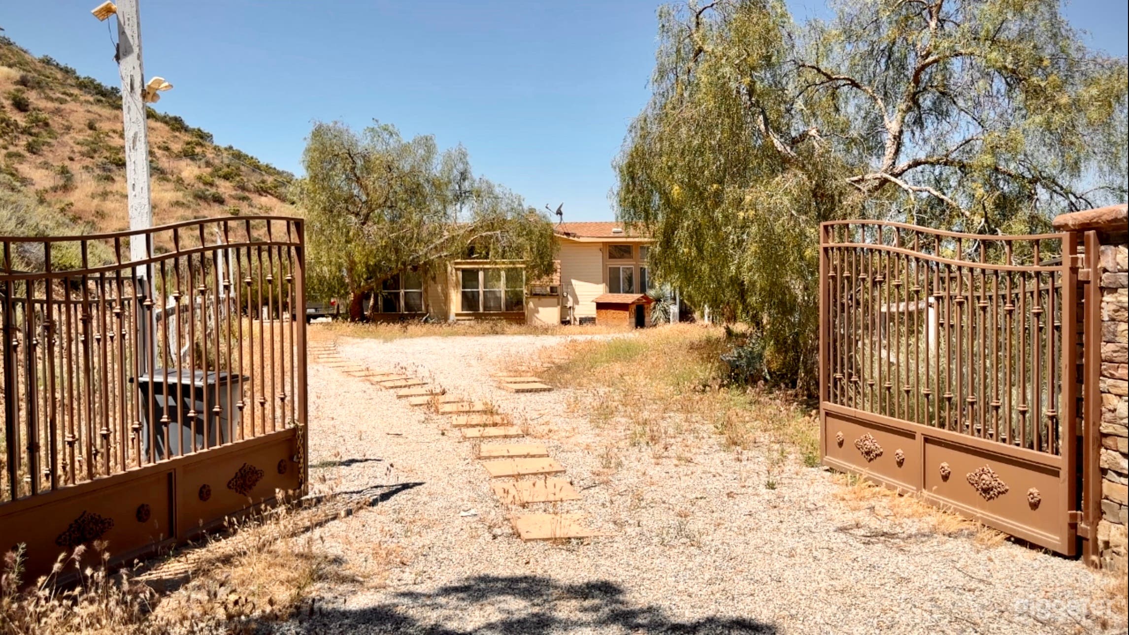 Back Country Outpost w/ Underground Gambling Set Photo 1