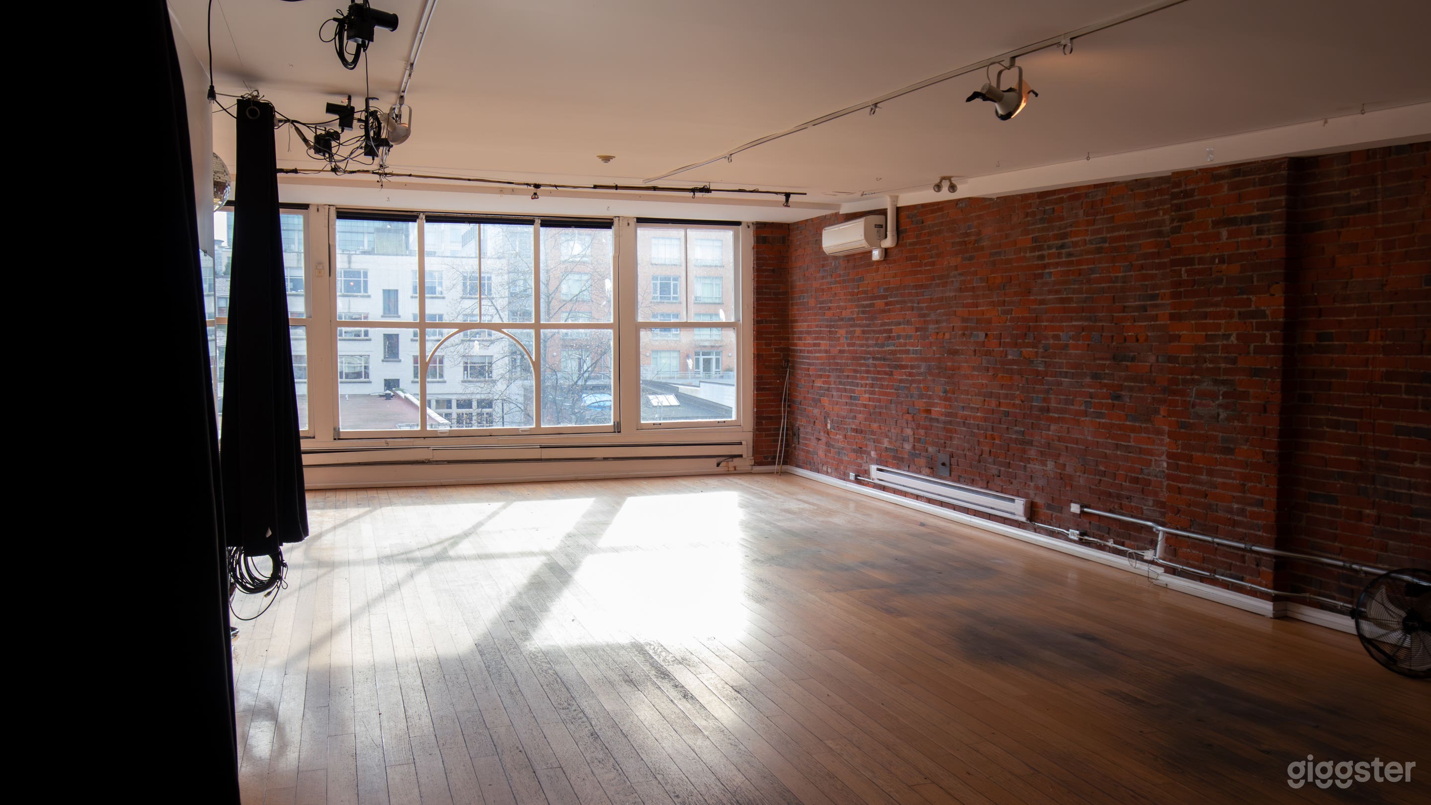 Downtown Heritage Studio Loft Photo 2