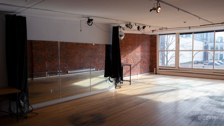  Downtown Heritage Studio Loft 