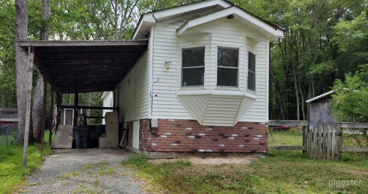 Authentic Rustic Mobile Home Setting for Film & Ev Photo 1