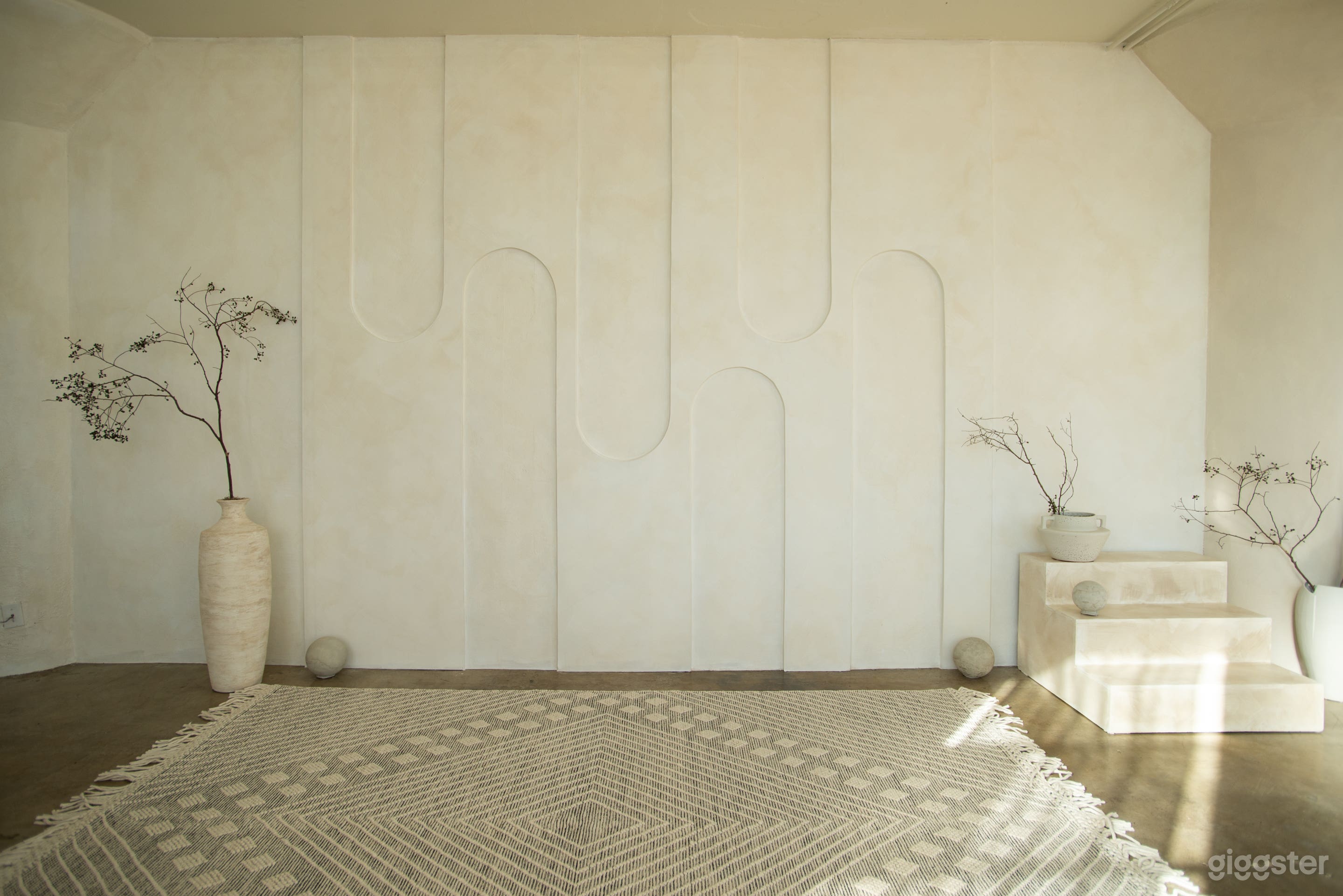 Bright Corner Loft with Abundant Natural Light Photo 2