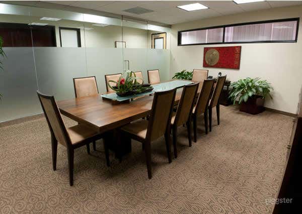  Modern Meeting Room in Newport Beach 