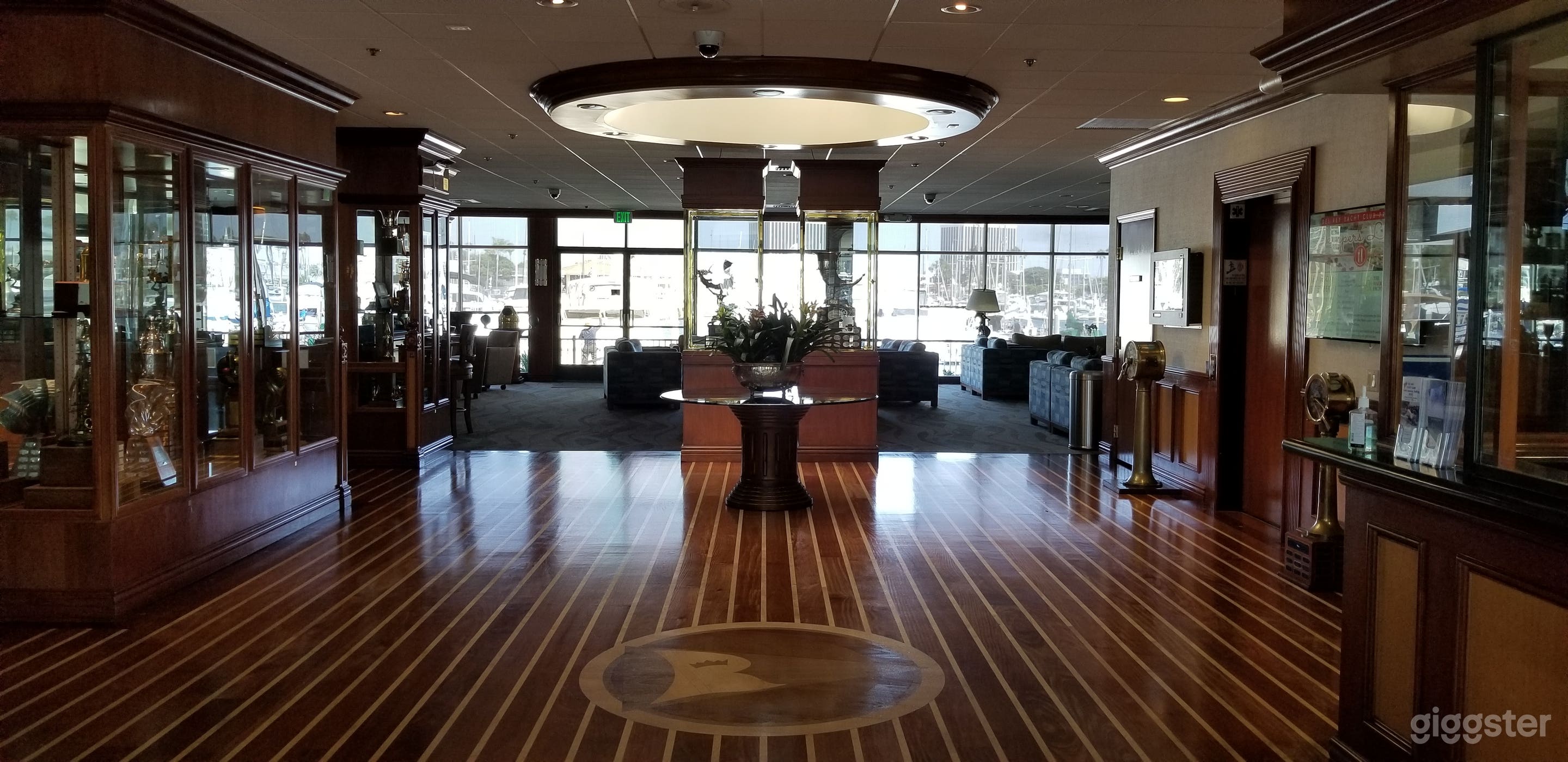 Waterside Club w/multiple rooms and views for days Photo 2