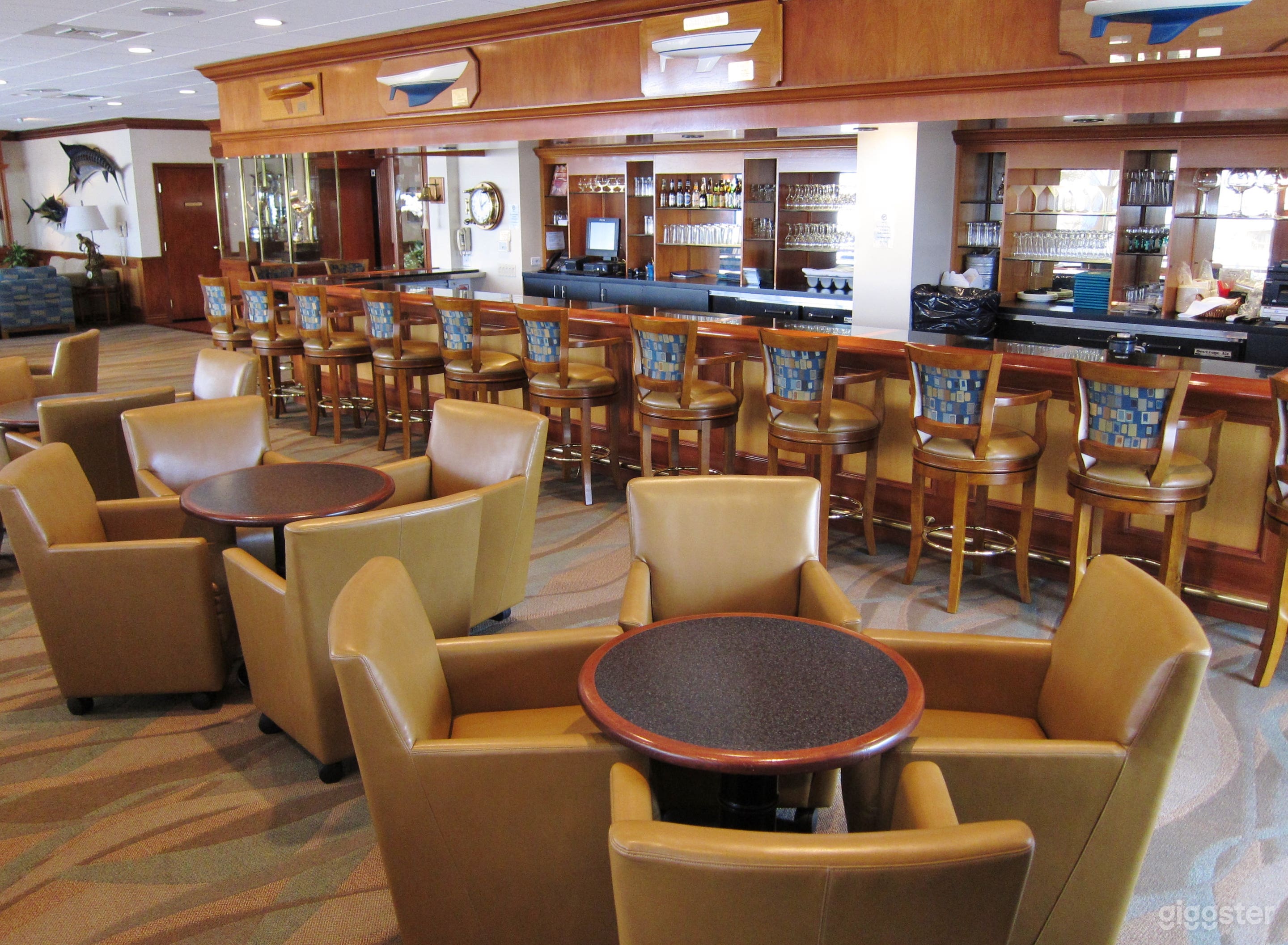 Waterside Club w/multiple rooms and views for days Photo 3