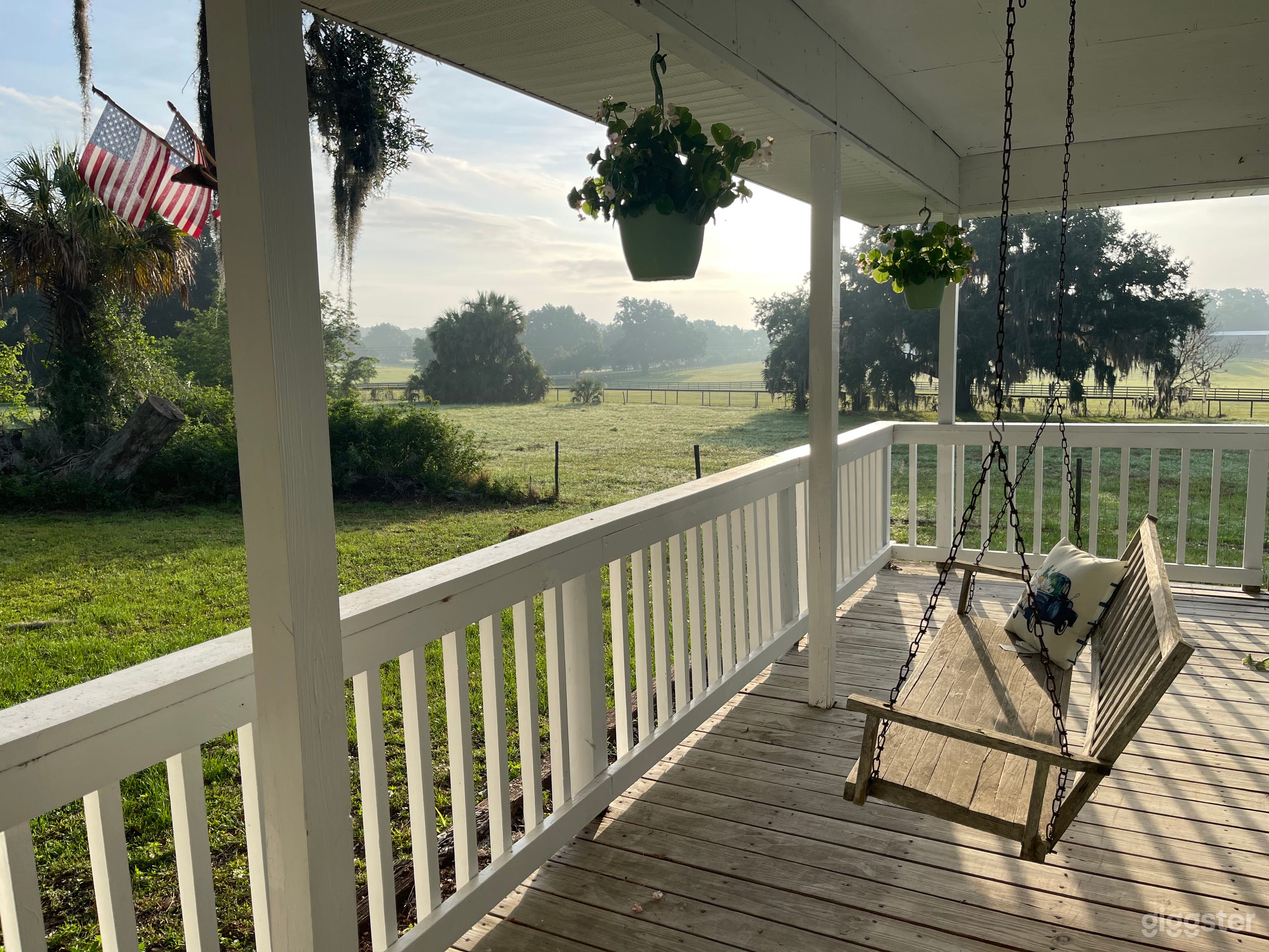 Shaded Oaks Outdoor Studio & Gathering Space Photo 3