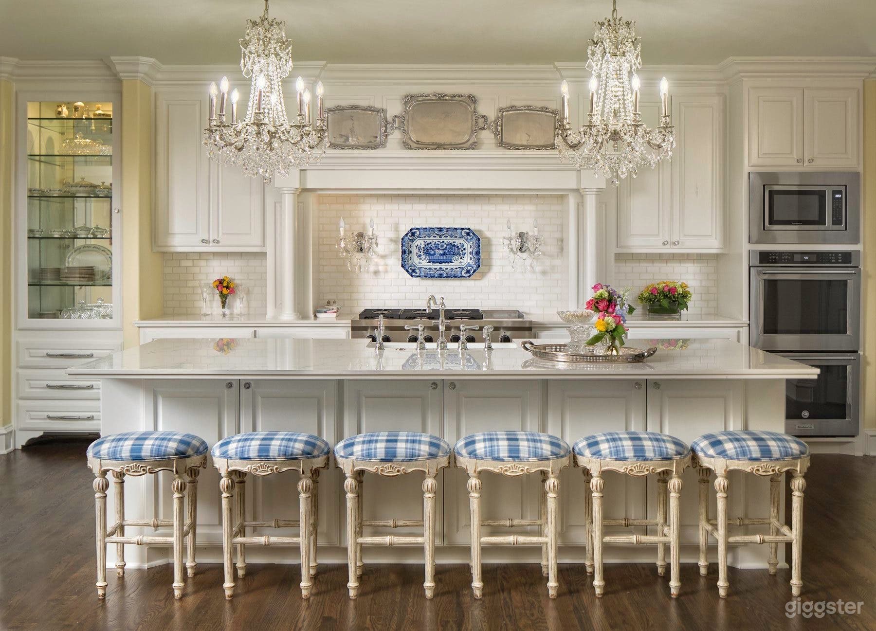 Southern Colonial Estate Photo 3