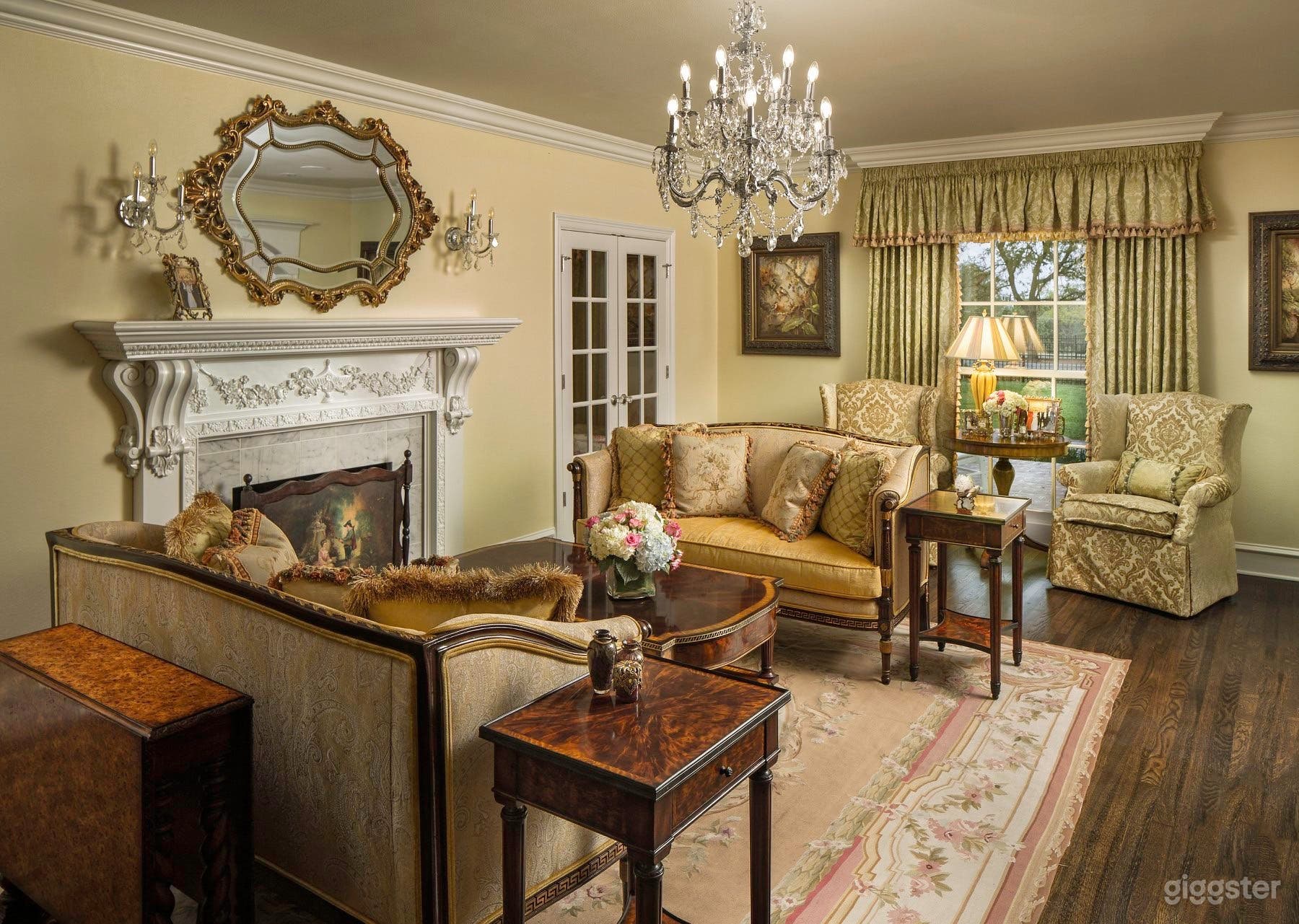 Southern Colonial Estate Photo 4