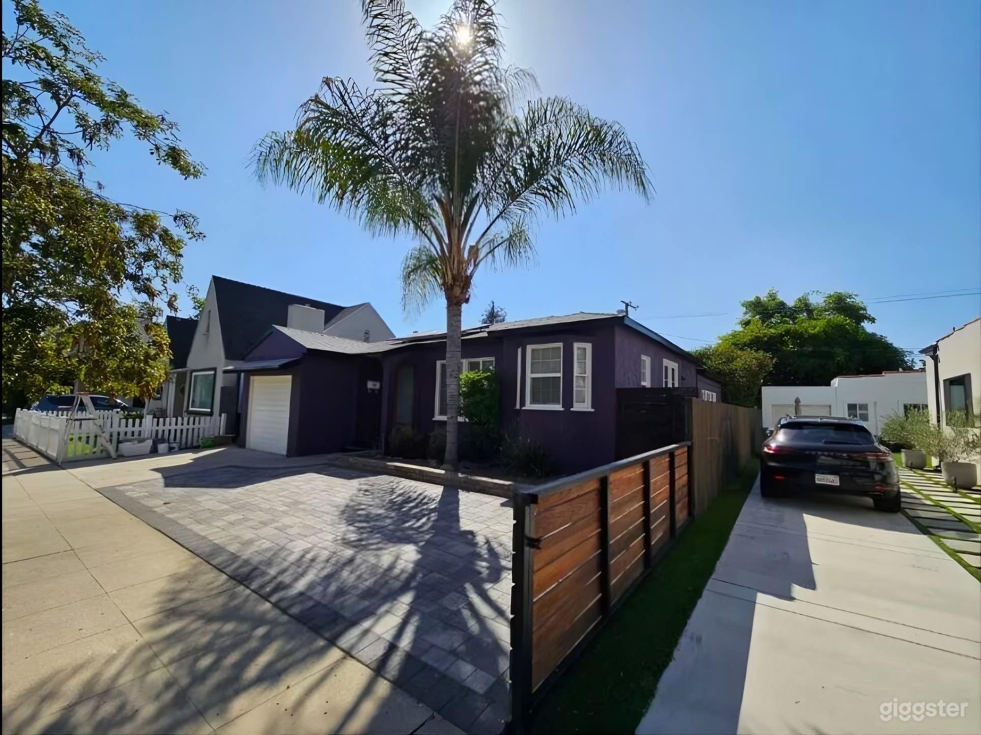 Bright & Stylish Los Angeles Home with Spacious Interior Photo 1