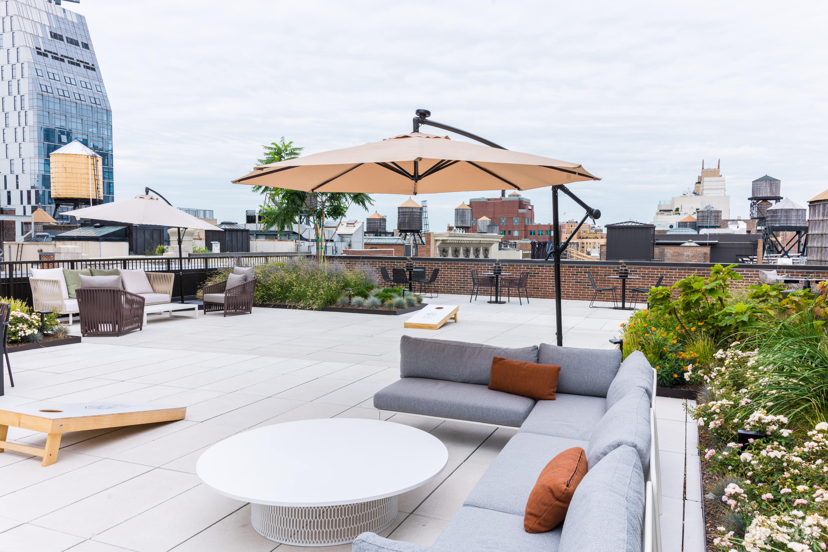 Stunning Flatiron Rooftop With Furniture Photo 2