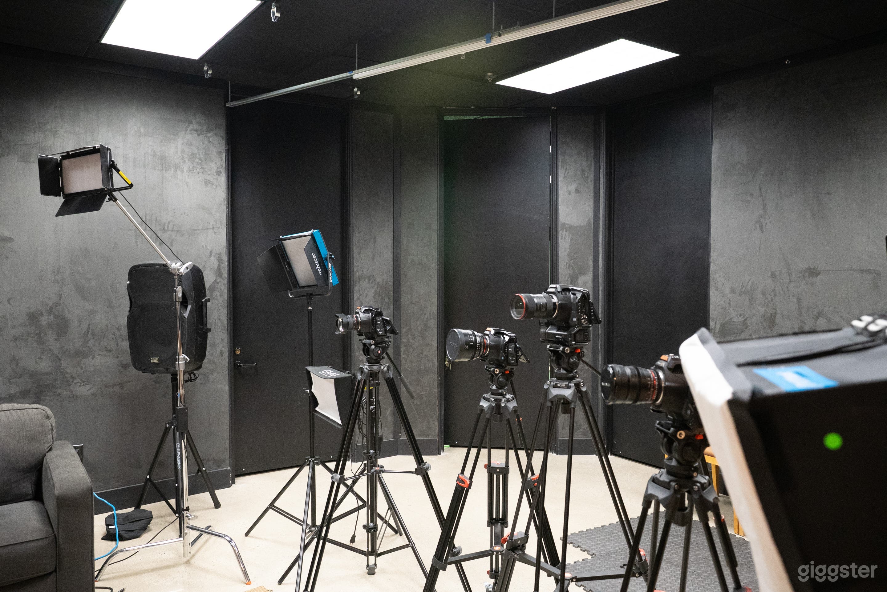 Modern Content Studio Photo 4