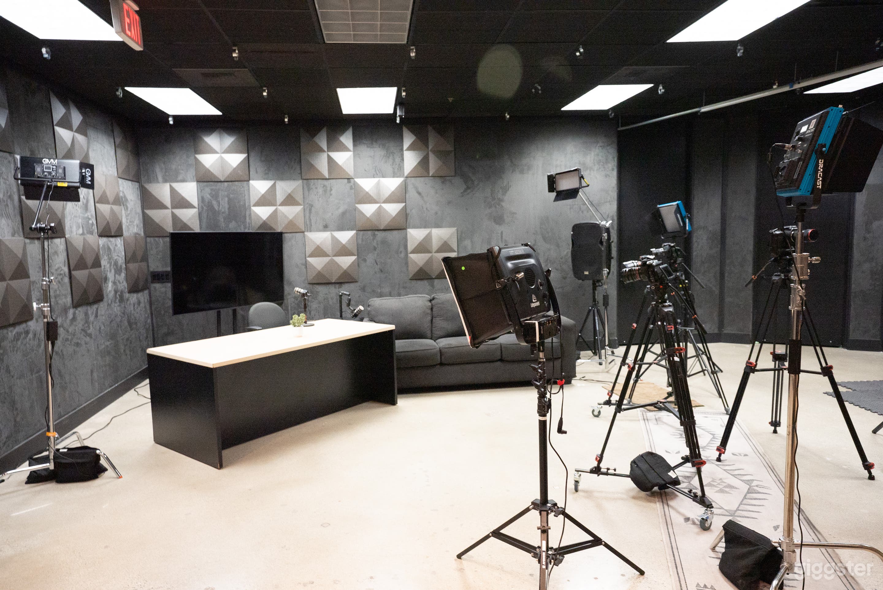 Modern Content Studio Photo 3