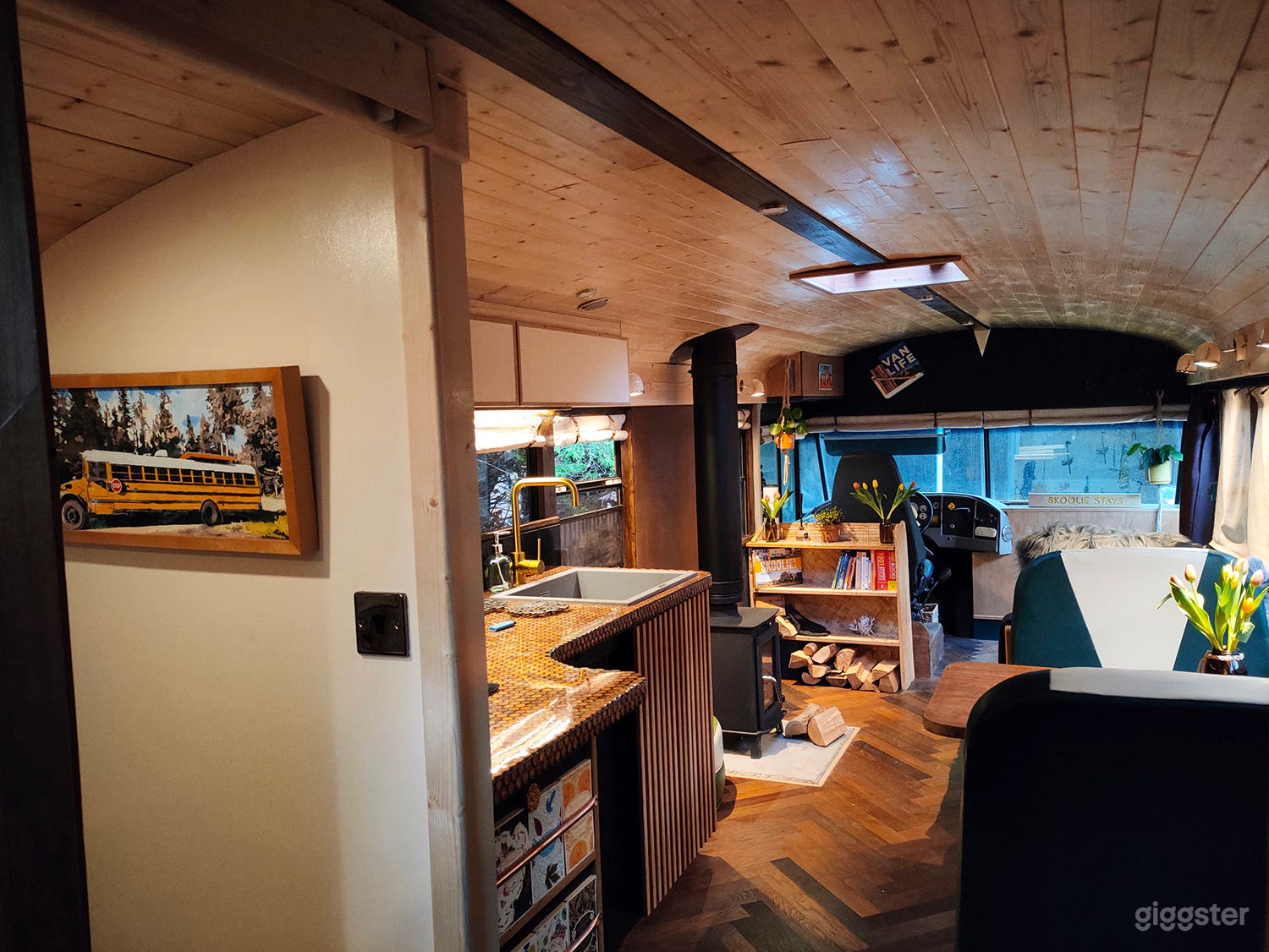 Luxury Converted US School Bus for Glamping Photo 2