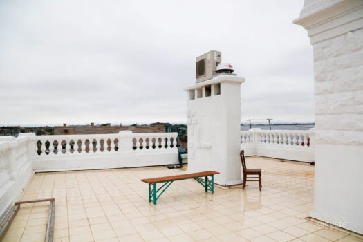 Grand Home on the Bay Photo 4