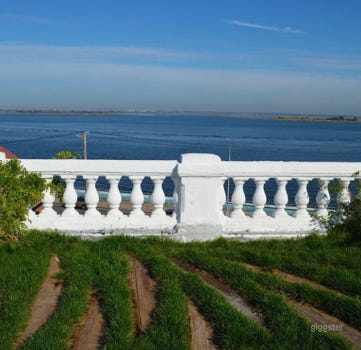 Grand Home on the Bay Photo 3