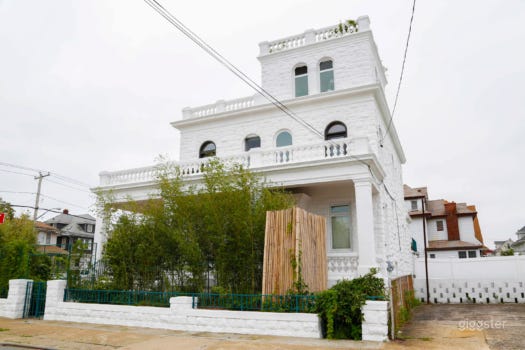 Grand Home on the Bay Photo 2