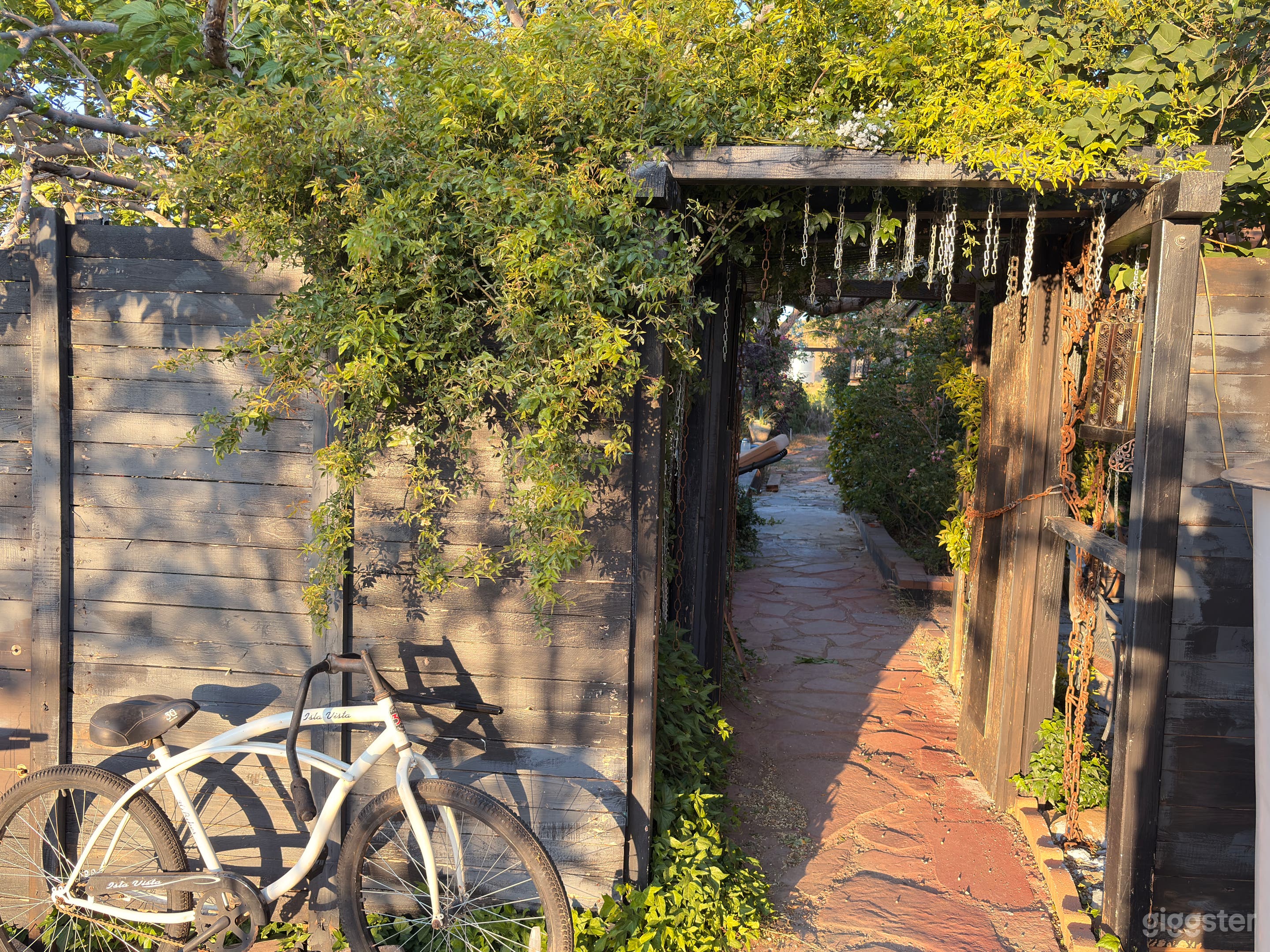 Entrance to the frontyard