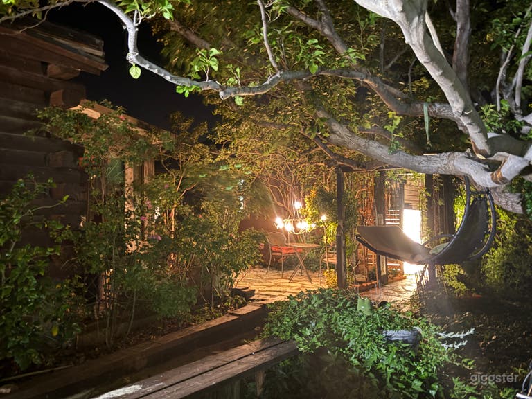  Alley in the evening 